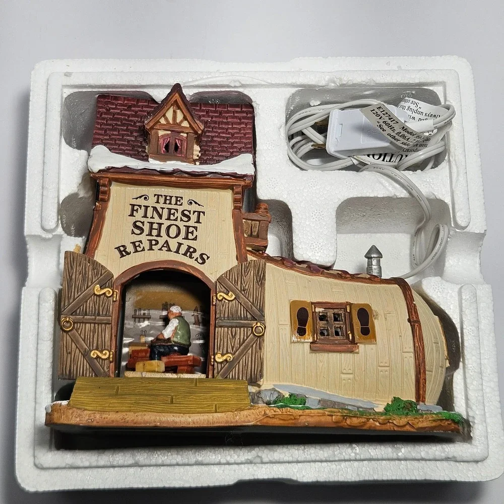 Lemax Eli's Cobbler Shoppe Caddington Village Lighted Building 65123